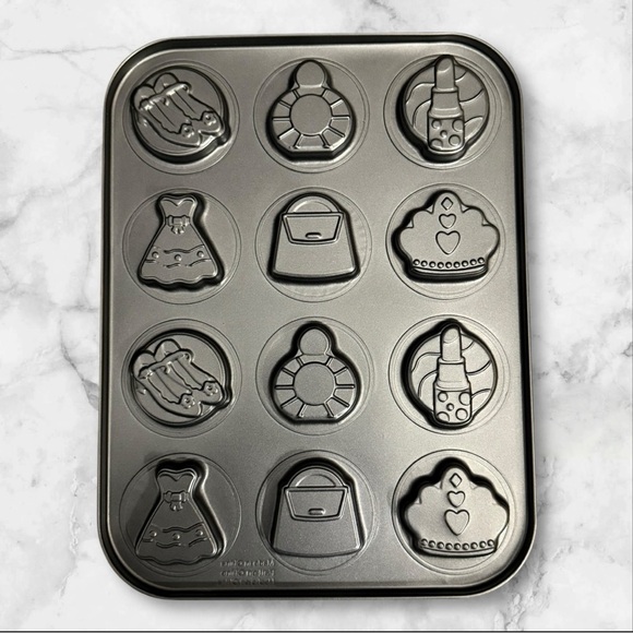 2012 AVON GIRL - COOKIE SHEET “My Favorite Things”
NIB - Picture 4 of 4